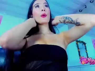 Zendaya_moonn  live sex cam