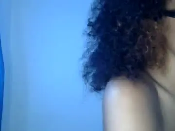 Ari_cowgirl  live sex cam