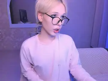 Kristialsoopp  live sex cam