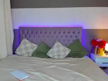 Nikkibust  live sex cam