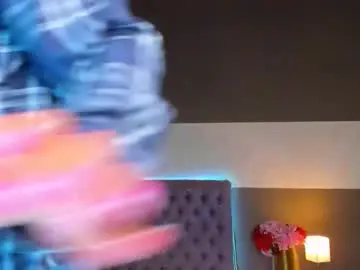 Nikkibust  live sex cam