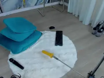 Zinasquirts  live sex cam