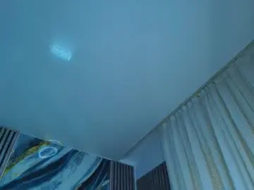 Zinasquirts  live sex cam