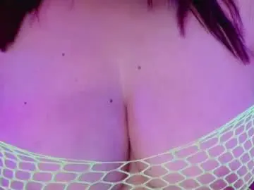 Latinaqueen4u  live sex cam
