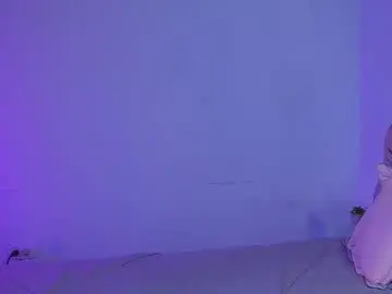 Miacolucci_18  live sex cam