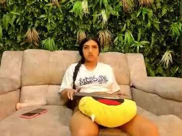 Naomy_swallow_  live sex cam