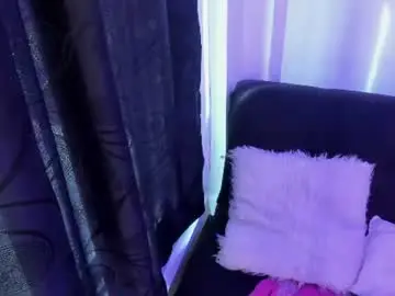 Naomy_whitee_  live sex cam