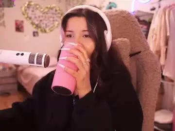 Roxysuh  live sex cam