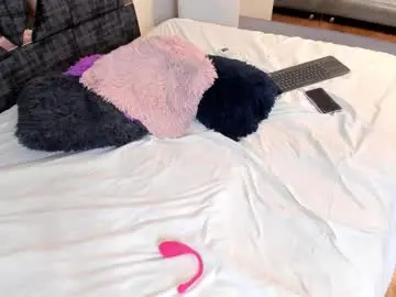 Briana_goldd  live sex cam