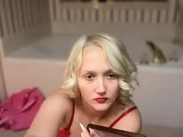 Marilynxo7  live sex cam