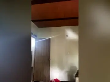 Moonfoox  live sex cam