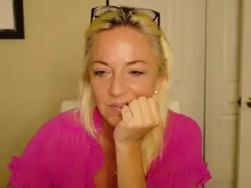 Summerishotter  live sex cam