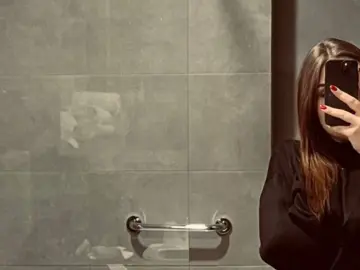 Billie054  live sex cam