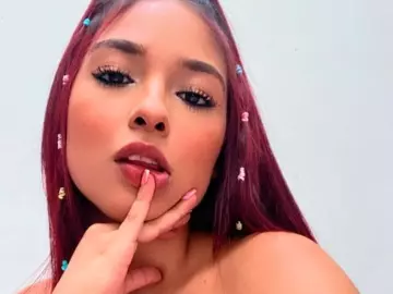 Saskiasummer  live sex cam