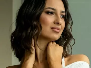 Reginamoon  live sex cam