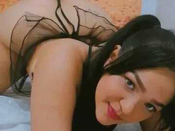 Honeyboobo  live sex cam