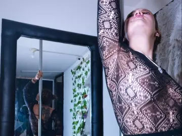 Cloe66  live sex cam