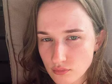 Oliviaa19  live sex cam