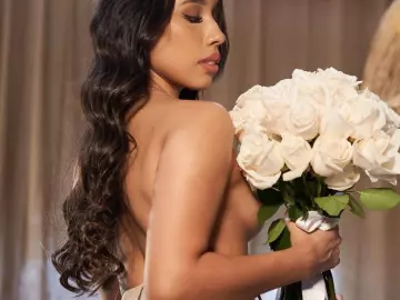 Sarasaenz  live sex cam