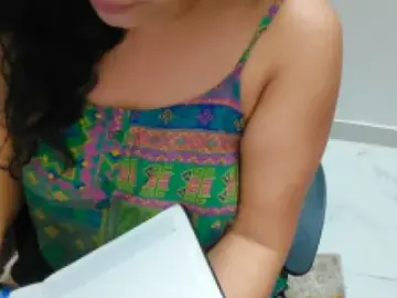 Liyana  Safi  live sex cam