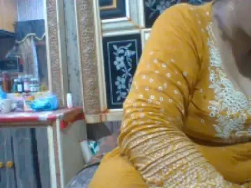 Lajja  live sex cam