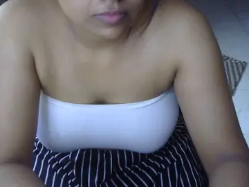 Hottyriyaa  live sex cam