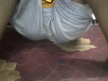 Julie  live sex cam