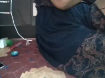 Julie  live sex cam
