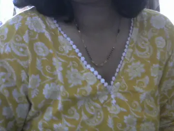 PriyaMoon18  live sex cam