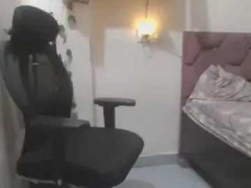 Urvashii  live sex cam