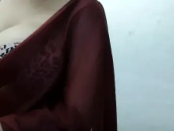Sizzlingnikki  live sex cam