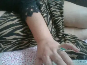 Queen Saundarya  live sex cam