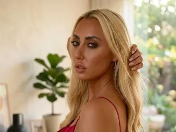 AntoniaMoon_  live sex cam