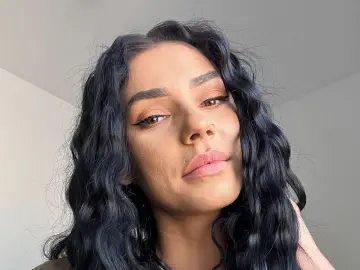 AlexiaaHot  live sex cam