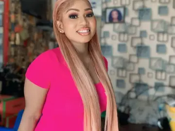 SwizzDora  live sex cam