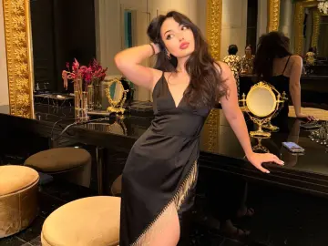 ElvoraLoVe  live sex cam