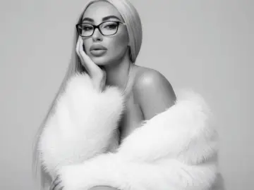 VanessaFlame  live sex cam