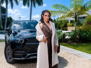 LucyHank  live sex cam