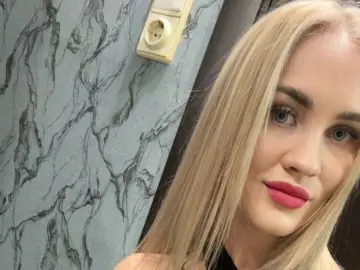 DreamGirl777  live sex cam