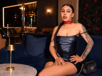 KikiJolie  live sex cam