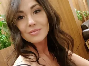 JulianaGold33  live sex cam