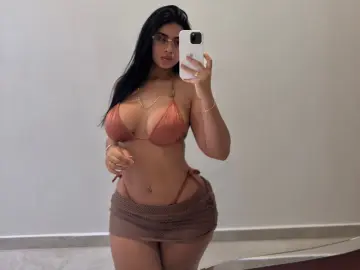 AddaBella69  live sex cam
