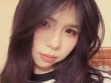 Flora28  live sex cam