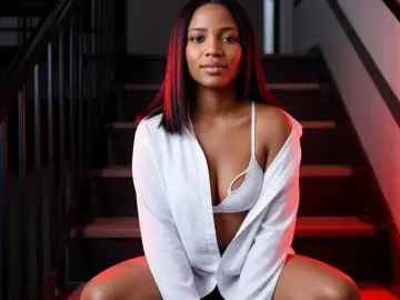 IndianaQuenIZ  live sex cam