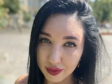 Hotbestia  live sex cam