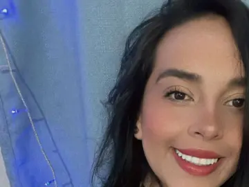 Carolaine  live sex cam