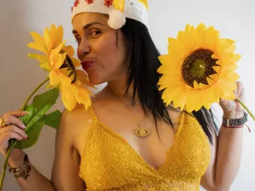 YarelyJackson  live sex cam