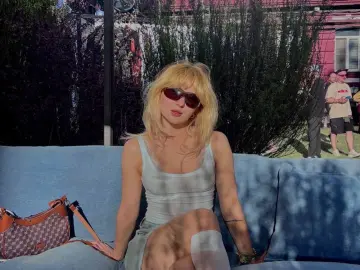 Charmyy  live sex cam