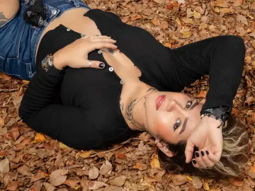 LaurenWard  live sex cam