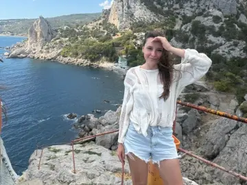 AleksaHoot  live sex cam